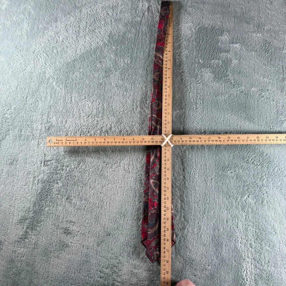 Vintage Red Paisley Silk Necktie Made in USA RN22356 Classic‎ Mens Tie